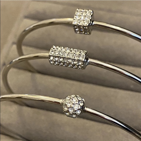 Lia Sophia "Treasure Trove" Set of 3 w/Cut Crystals Bangle Bracelet Silver Tone - Picture 1 of 3